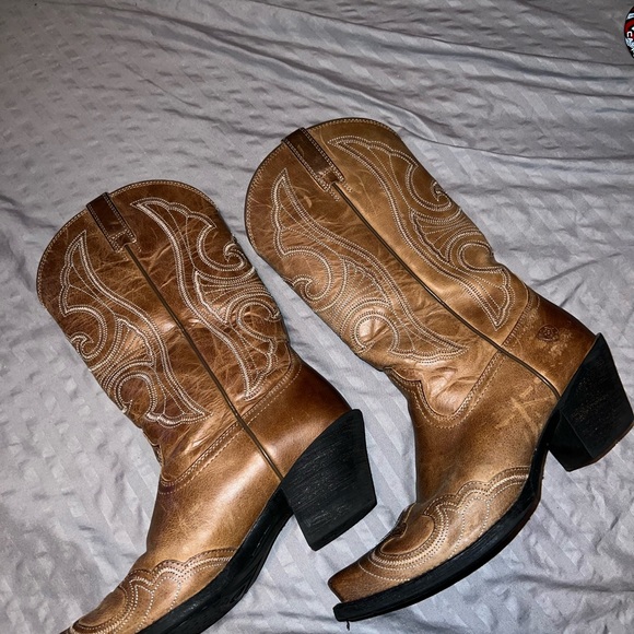 Women’s Ariat Boots - Picture 4 of 5